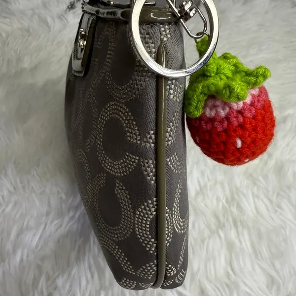 COACH y2k Patent Leather Canvas Gray Signature Canvas Wristlet Mini Purse - Image 5