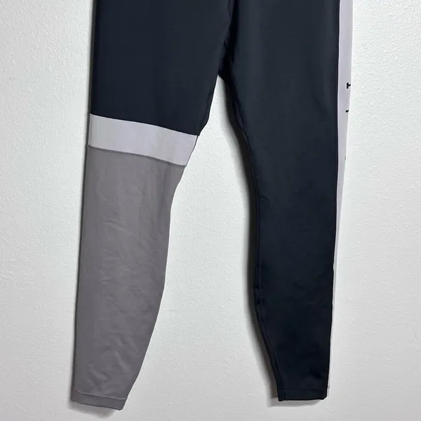 Nike Dri-Fit Women Workout Black/Gray Athletic‎ Yoga Capri Leggings size M - Image 3