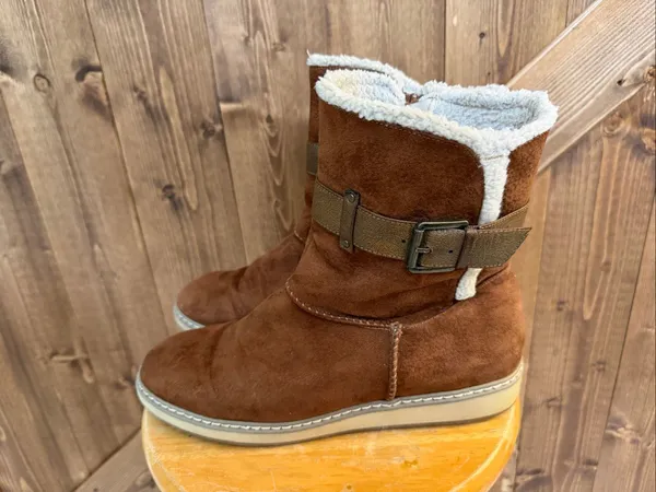 White Mountain Women’s Size 10M Brown Faux Suede Sherpa Lined Winter Boots Buckl - Image 3