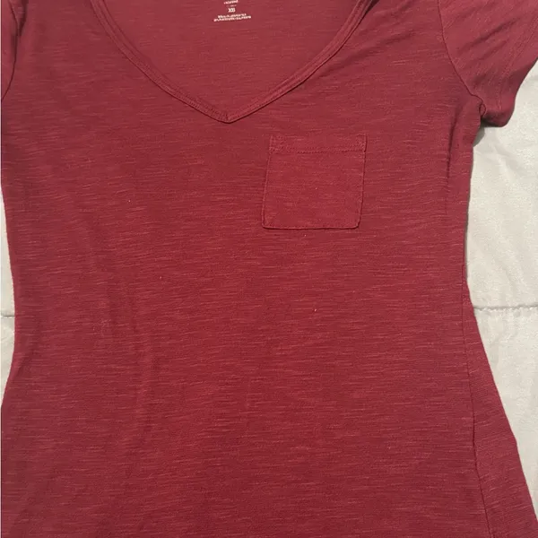 SO Women's Short Sleeve V-Neck Tee- Deep Red (XS) - Image 4