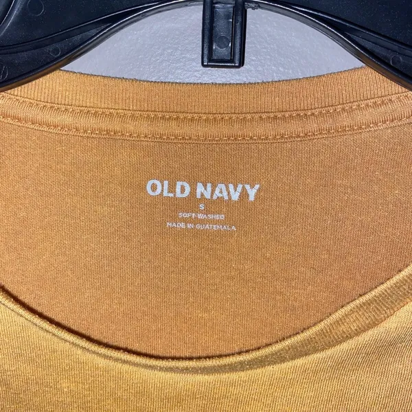 Old Navy Graphic Tee - Image 3