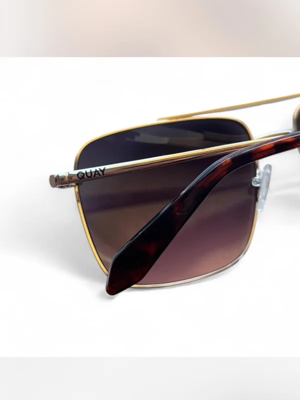 Quay Australia Hot Take in Gold/Smoke Lens Aviator - Image 3