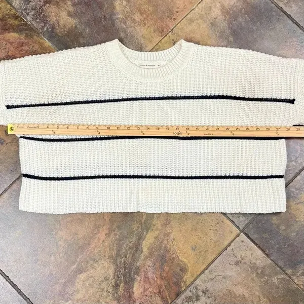 Moon & Madison Cream Black Striped Cropped Pullover Sweater Medium - Image 7