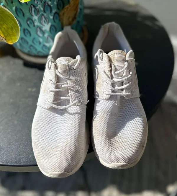 Nike Roshe Sneakers - Image 2