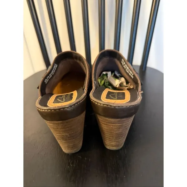 Clark’s Artisan grown leather buckle clog mules size 6.5 - Image 9