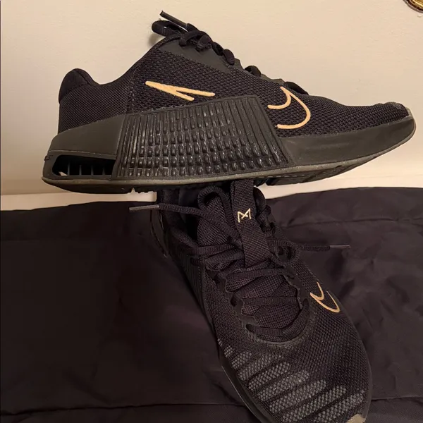 Nike unisex Black and Gold Metcon 9 women’s 8 - Image 2