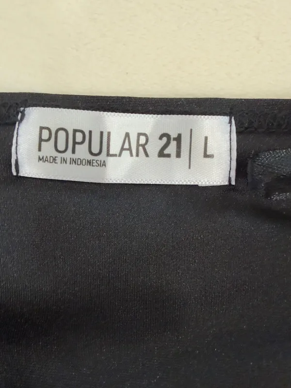 Popular 21 Ruched Black Midi Dress with Front Drawstring - Image 3