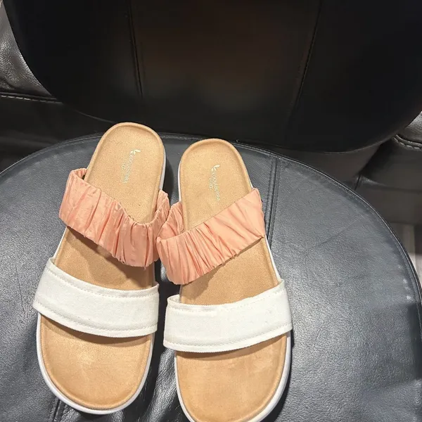 UGG Women's Sandals in Peach and White - Image 13