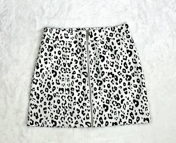 Forever 21 Leopard Print Skirt - Image 4