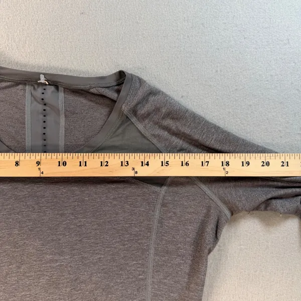 Lululemon Gray Long Sleeve Running Top Mesh Panels Back Pocket Wheel Graphic - Image 4