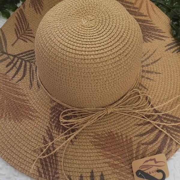 Wide-brimmed beach or field hat. Made mainly of straw. - Image 5