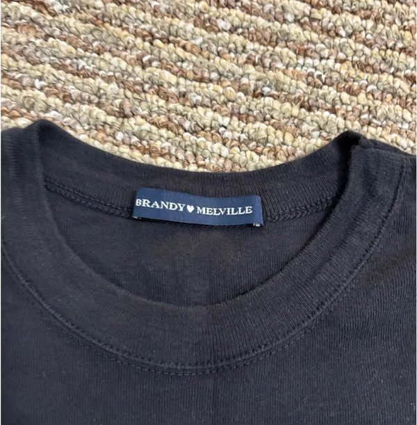 Brandy Melville Tee Cropped - Image 3