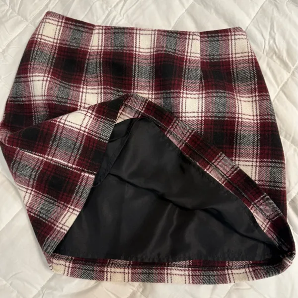 FOREVER 21 Plaid Mini Skirt. Flannel Colors of wine, black, and white. S - Image 7