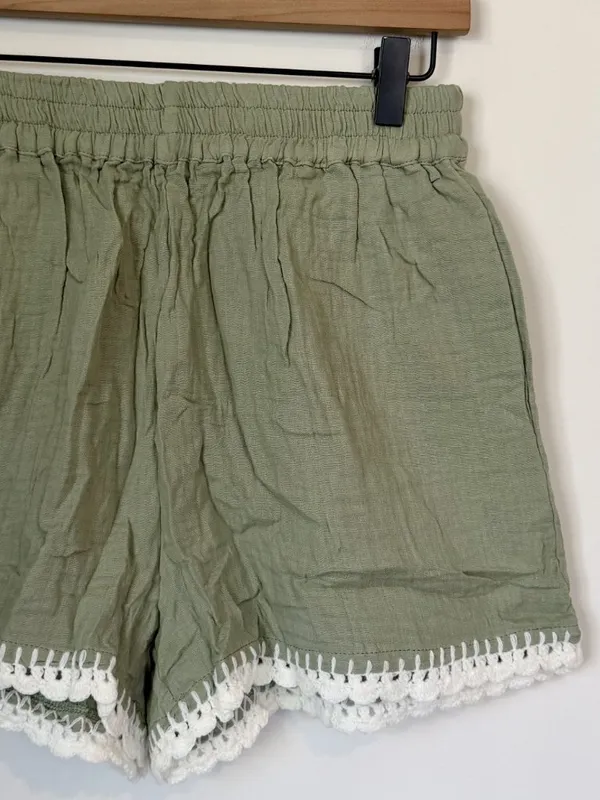 NWT Cupshe Sage Green Elastic Waist Crochet Hem Wide Leg Shorts - Size: Medium - Image 5