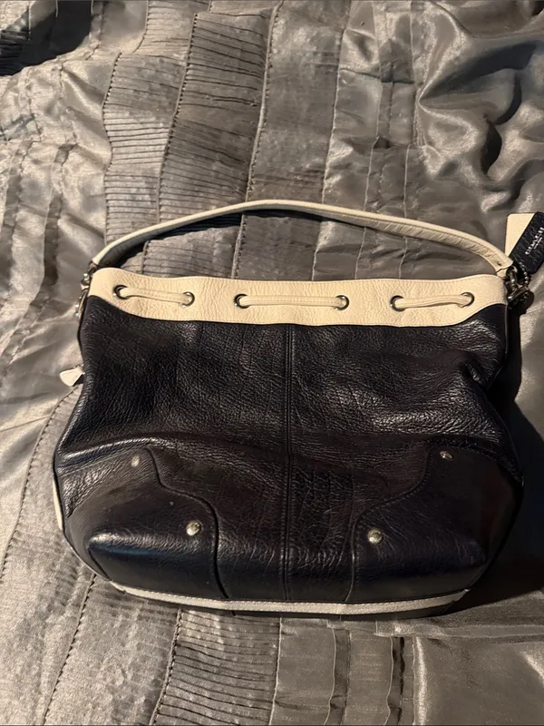 Coach Navy and Off White Drawstring Shoulder Bag - Image 4