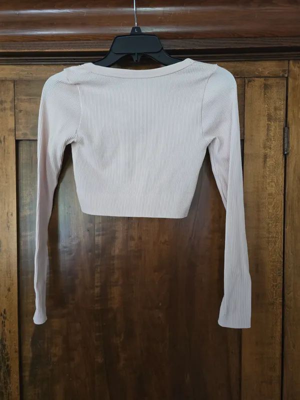 Garage Light Blush Ribbed V-Neck Cropped Long-Sleeve Top Small - Image 3