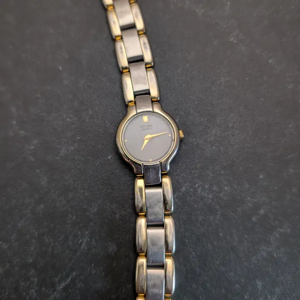 Ladies Citizen Watch Two Tone 5920-S76248 Needs New Battery - Image 6