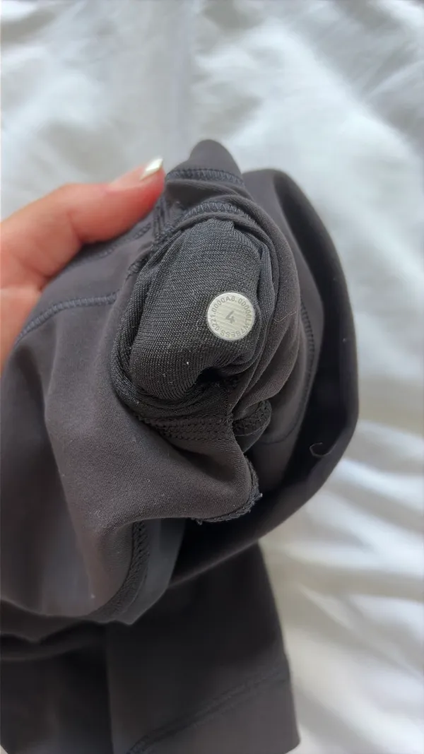 Lululemon High-Rise Shorts 6" - Image 4