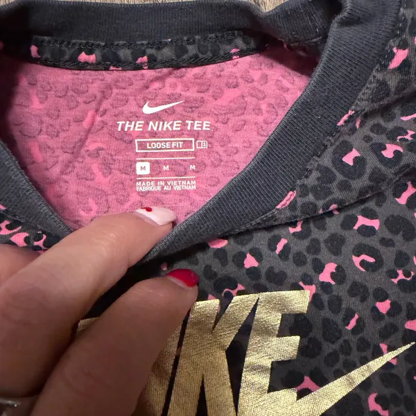 Nike Leopard Print Graphic Tee Pink Black Loose Fit Medium - Image 2