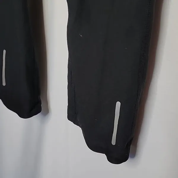 Nike dri fit pull on black workout legging capris sz Medium - Image 2
