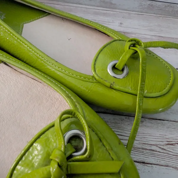 Michael Kors Flats - Green Flats Size 6.5 M - Leather Upper - Cosmetic Issues - Image 7