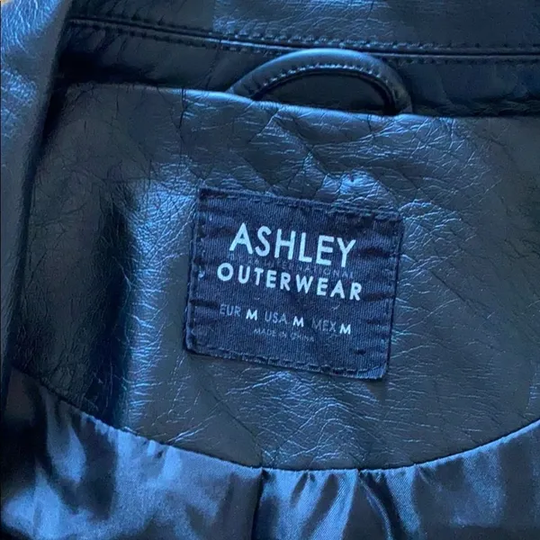 Ashley outerwear faux jacket EUC - Image 4
