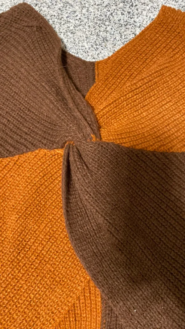 Colorblock Cross back Knit Sweater Size M - Image 4