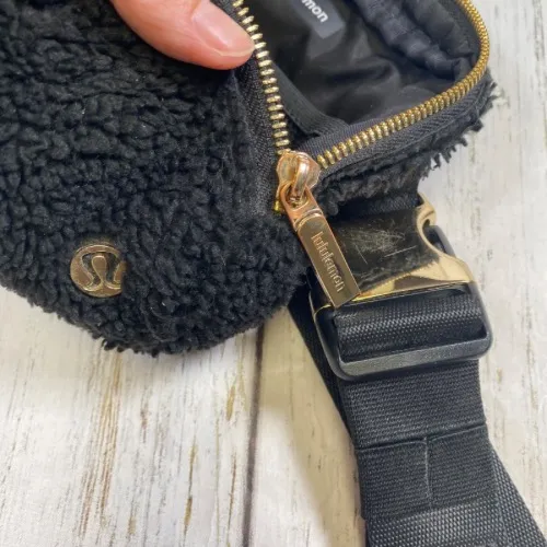 Lululemon Everywhere Belt Bag Black Fleece Sherpa with Gold Hardware 1L - Image 11