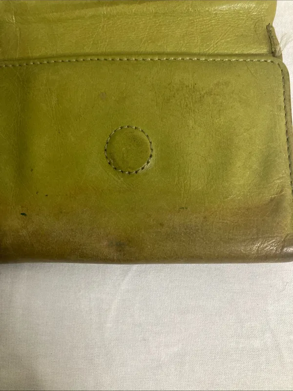 HOBO Olive-Toned Green Leather Kiss-Lock Wallet - Image 4