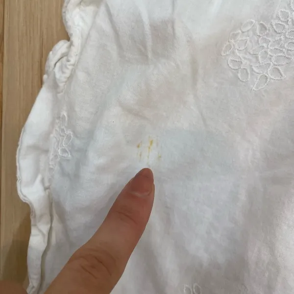 Abercrombie and Fitch Sz S White embroidered blouse with ruffle trim - Image 2