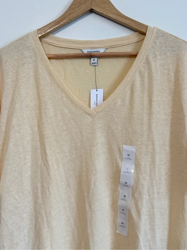 NWT Banana Republic Linen Blend V-Neck Shirt Size Medium light pastel yellow new - Image 3