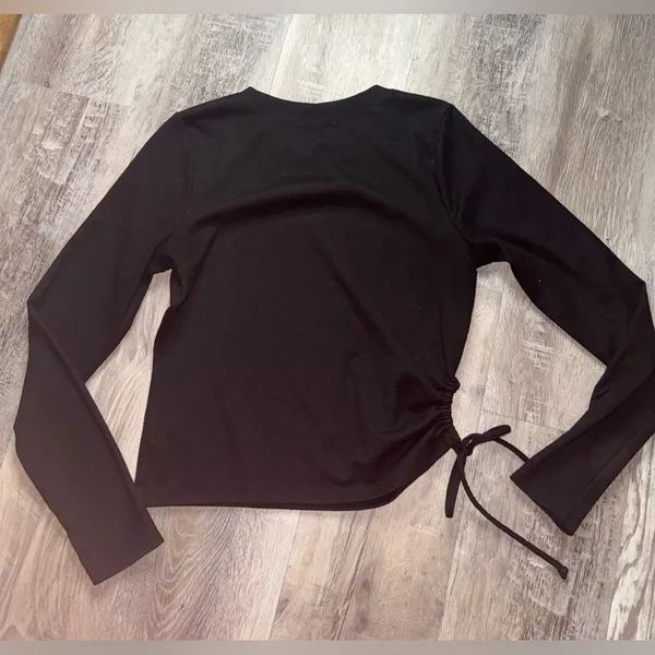 Gianni Bini black long sleeve shirt with side tie - Image 8