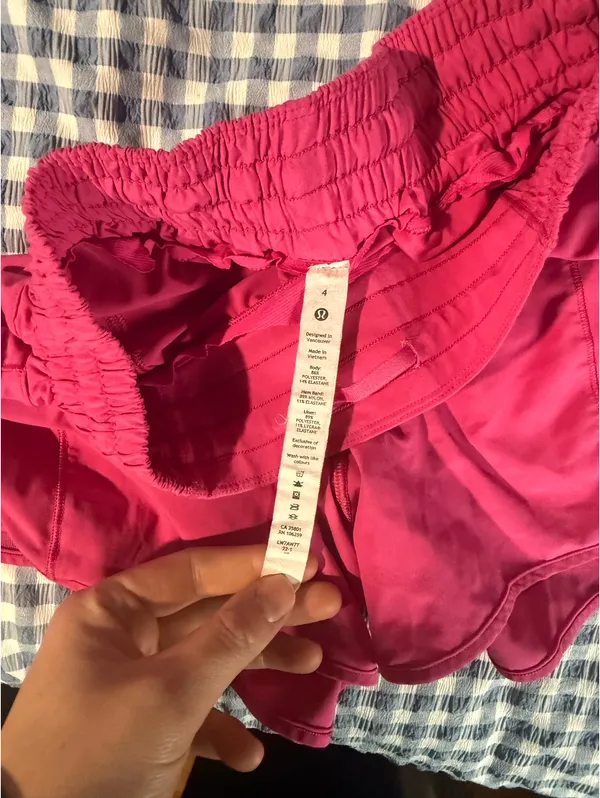 Lululemon hotty hot shorts size 4 pink  - Image 3