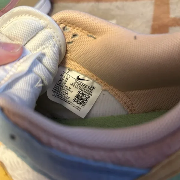 Nike shoes - Image 3