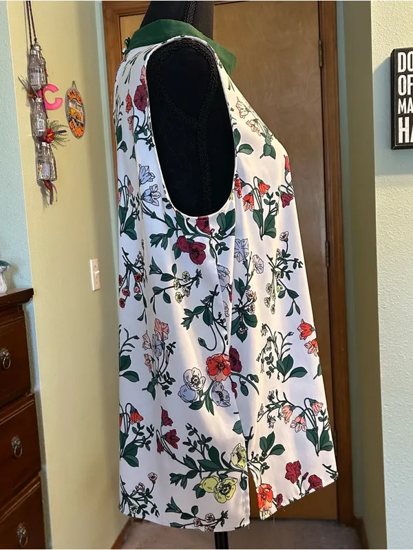 Ann Taylor botanical print sleeveless top with decorative tie size L - Image 2