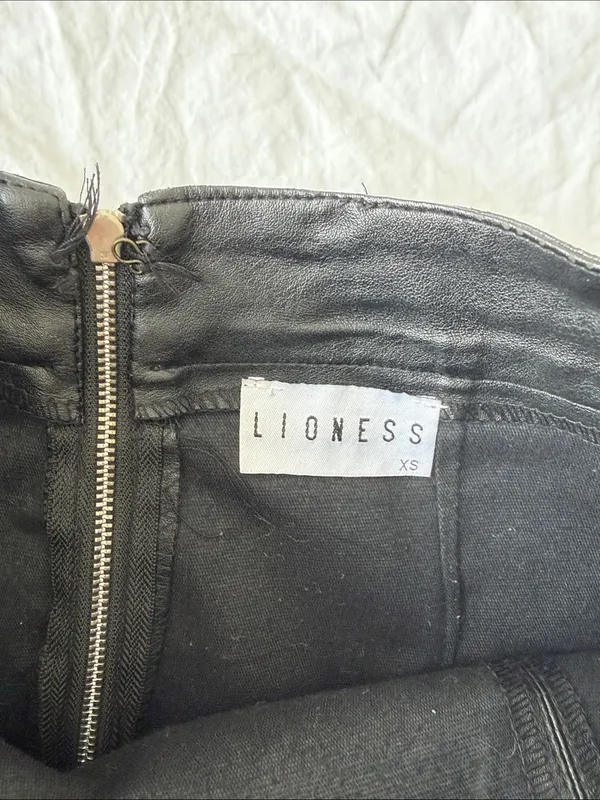 Lioness leather mini skirt with slit XS - Image 4