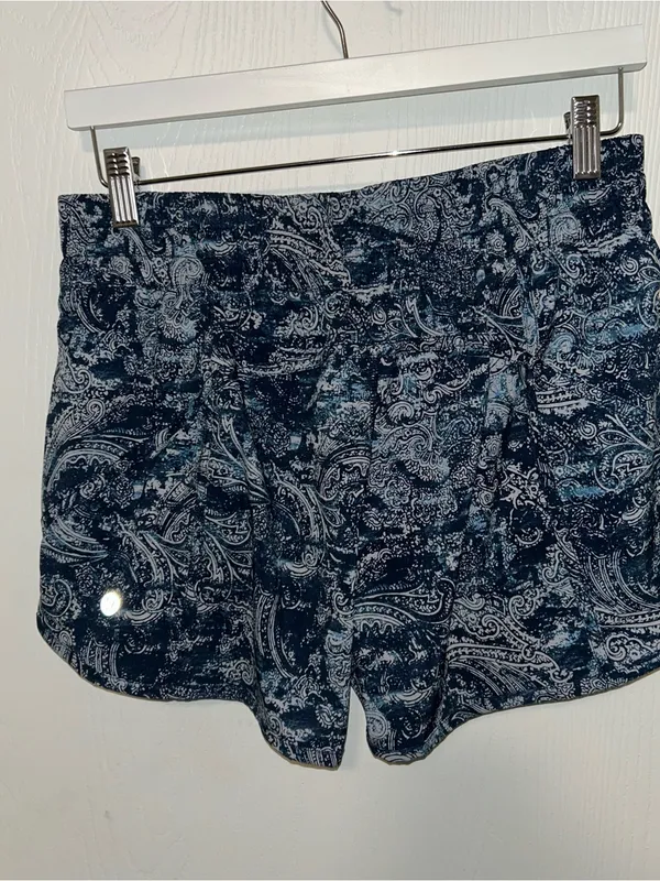 Lululemon Tracker Short V *4" - Image 2