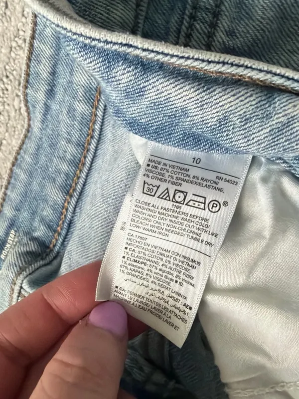 Old Navy Light Wash Women's Straight-Leg Jeans - Image 4