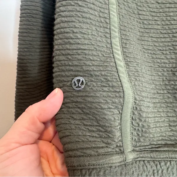 Lululemon Women’s On Repeat Bomber Jacket 8 Dark Olive Athletic Active Full Zip - Image 6