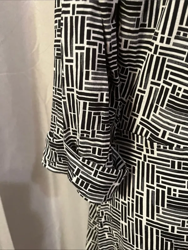 Black & White Geometric Wrap Dress - Women - Image 7