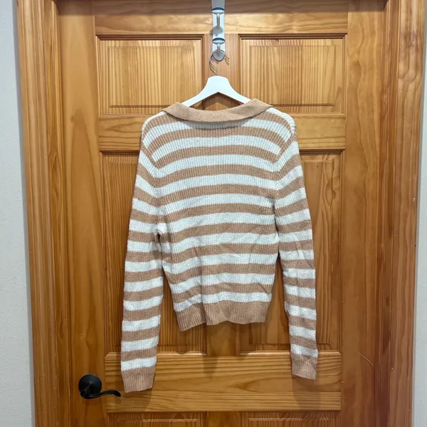 American Eagle Size XL Tan and White Collared Pullover Sweater Top. - Image 6