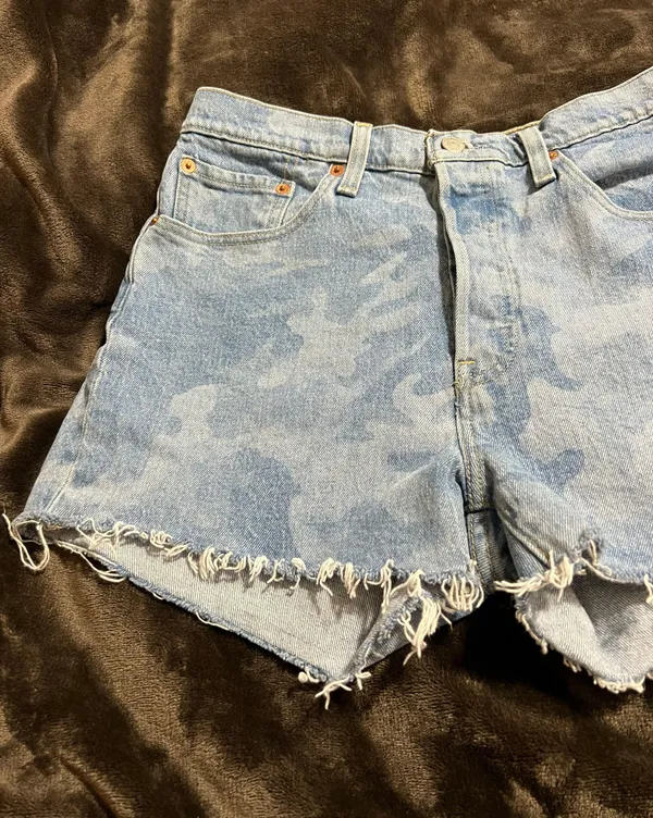 Levi High Wasted Jean Denim Shorts - Image 3