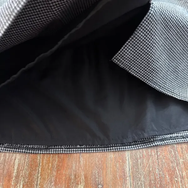 Old Navy Mini Skirt XL Black Gray Houndstooth - Image 4