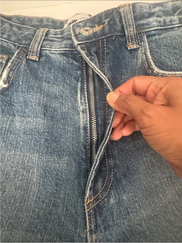 Zara Women's Wide Leg Raw Hem Jeans New No Tags Size 4 Medium Wash - Image 4
