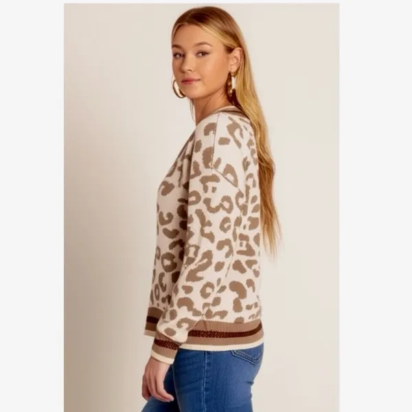 New Animal Print Light Knit V Neck Drop Shoulder Winter Sweater Sparkle Accents - Image 2