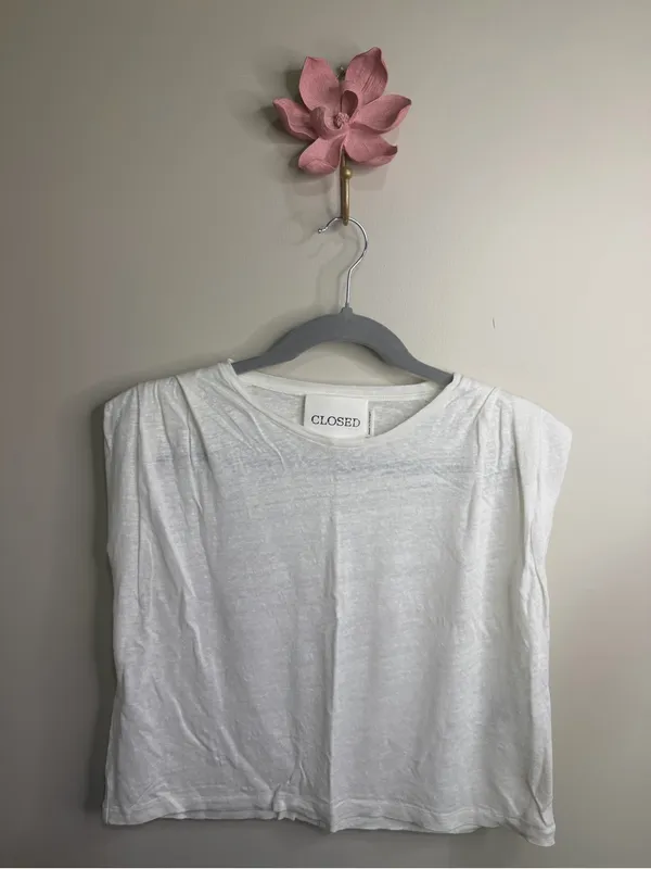 CLOSED White Sleeveless Women's Tank with Subtle Shoulder Pleats - Image 2