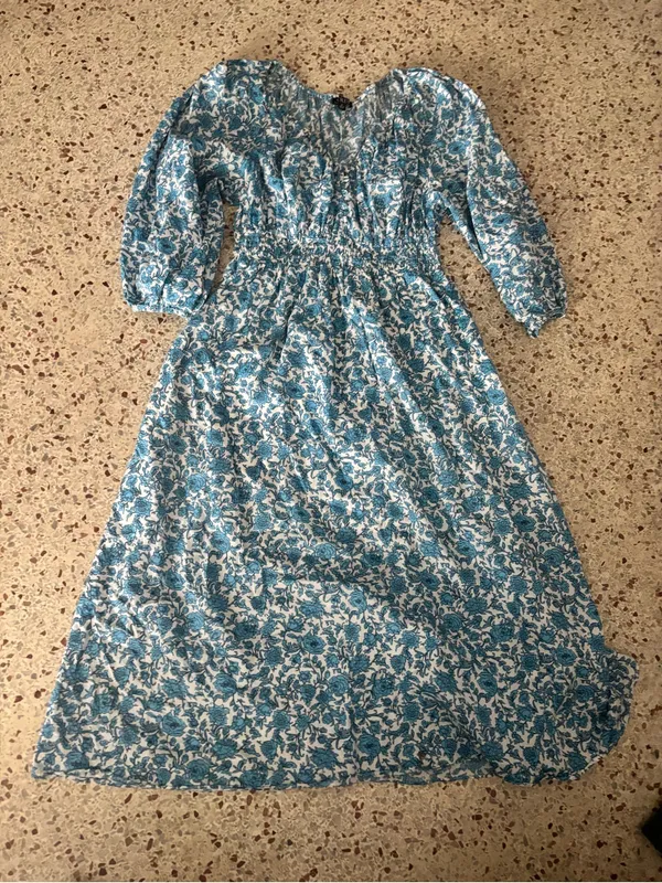 J.Crew Smocked Waist V-Neck Midi Dress in the Blue Blooms medium - Image 4
