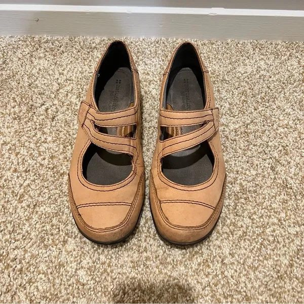 Naturalizer N5 Comfort Sz 7W Brown leather Women’s Mary Jane Shoes w/ Strap - Image 2