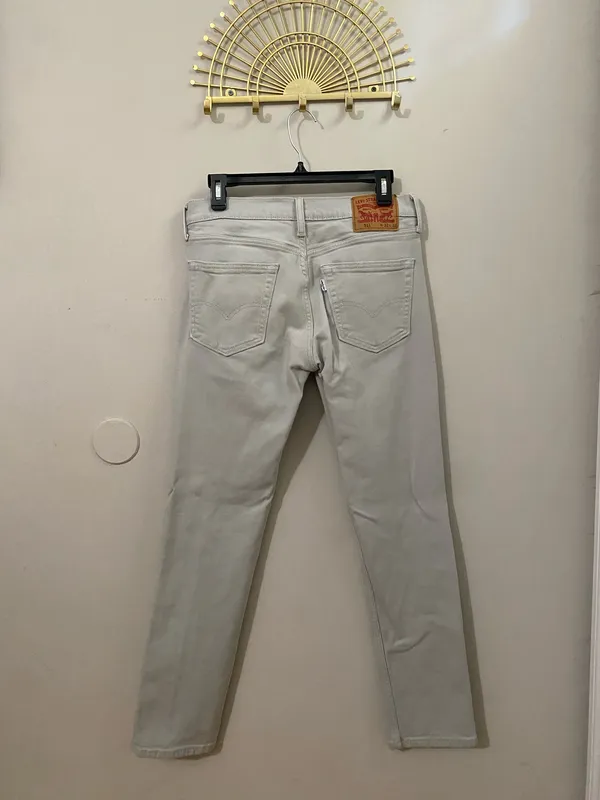 Levi's Men's Slim Straight Jeans in Light Gray - Image 2
