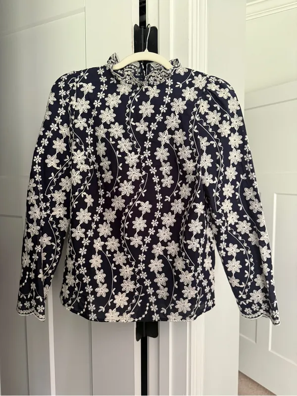 Sézane EGLANTINE navy white embroidered floral blouse long sleeve - Image 2